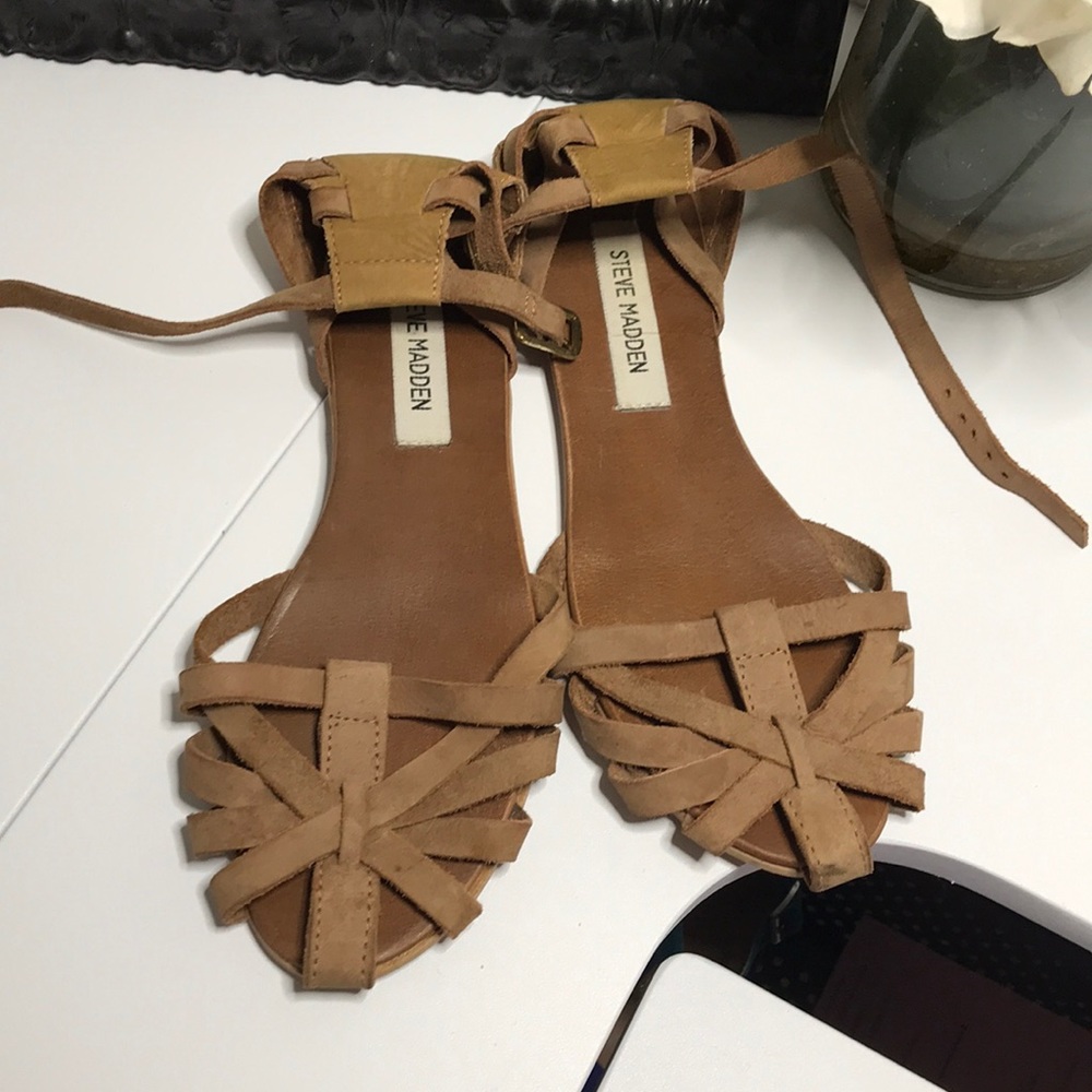 Flat ankle Sandals